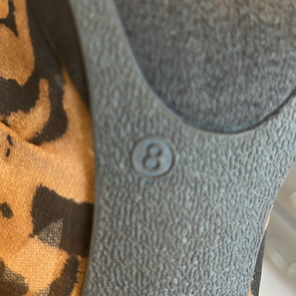 Open Toe Leopard Print Heels - Picture 8 of 10